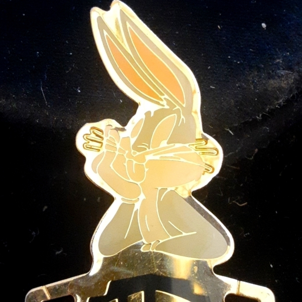 Warner Bros Bugs Bunny Gold Tone Bookmark - Picture 3 of 5